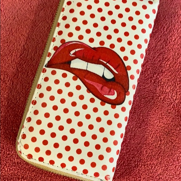 Fun lip wallet- host pick 🥰🥰🥰 - Picture 2 of 8